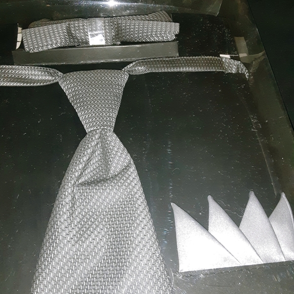 Pronto Uomo Boxed gift set Tie, Bowtie & faux pocket hankie - Picture 9 of 15